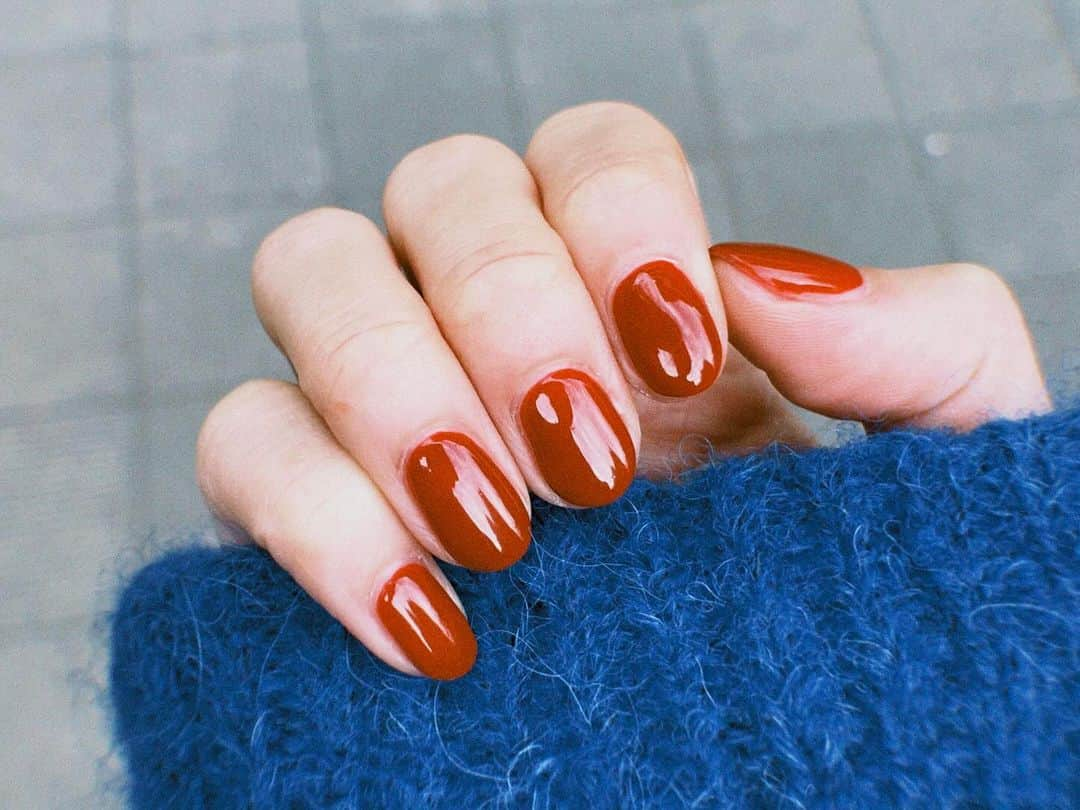 小此木まりさんのインスタグラム写真 - (小此木まりInstagram)「🧣  さむい季節の 赤nail すごくすき  @ameri__nail   #nail #ネイル #amerinail  #アメリネイル #下北沢 #uki さん #ありがとうございました ！ #レッドネイル  #赤 は #ワンカラー が #かわいい  #ニット 🧶 #❤️」10月31日 20時04分 - mariokonogi