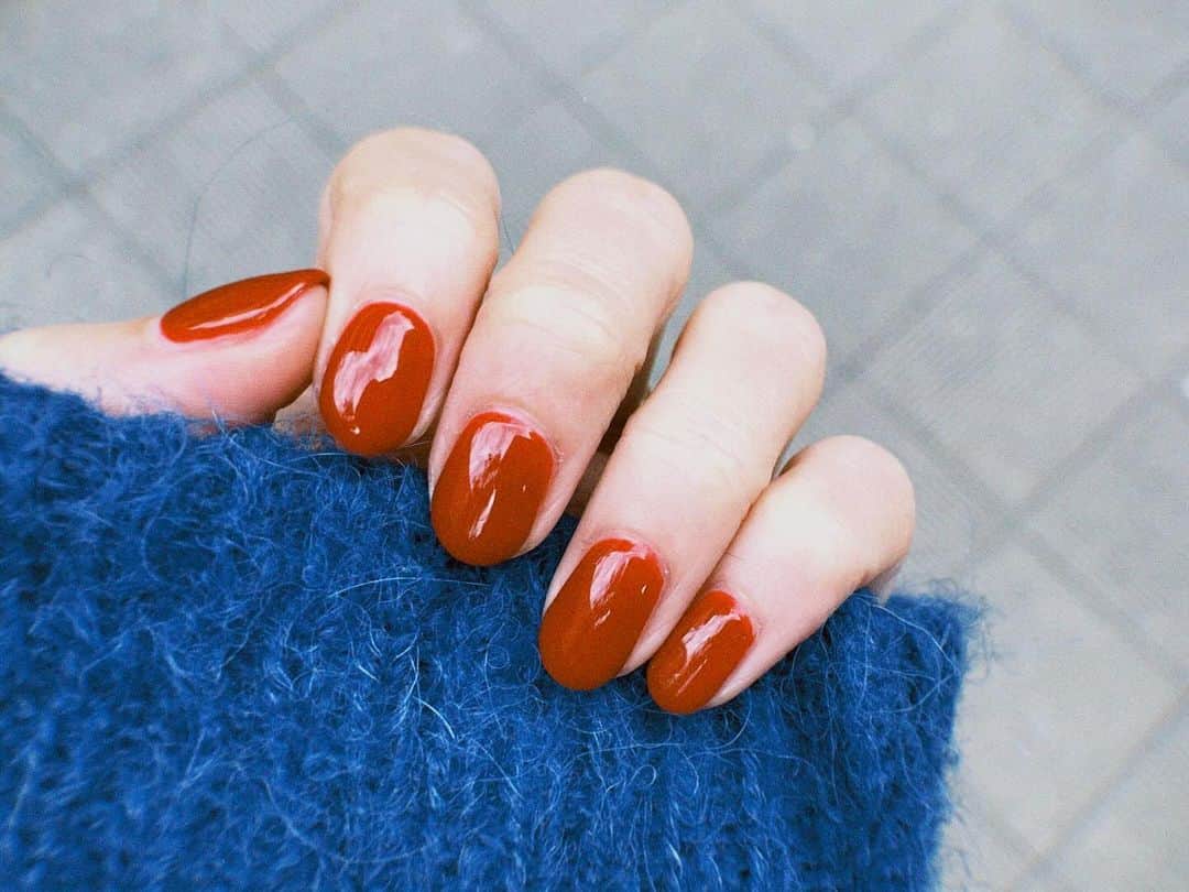 小此木まりさんのインスタグラム写真 - (小此木まりInstagram)「🧣  さむい季節の 赤nail すごくすき  @ameri__nail   #nail #ネイル #amerinail  #アメリネイル #下北沢 #uki さん #ありがとうございました ！ #レッドネイル  #赤 は #ワンカラー が #かわいい  #ニット 🧶 #❤️」10月31日 20時04分 - mariokonogi