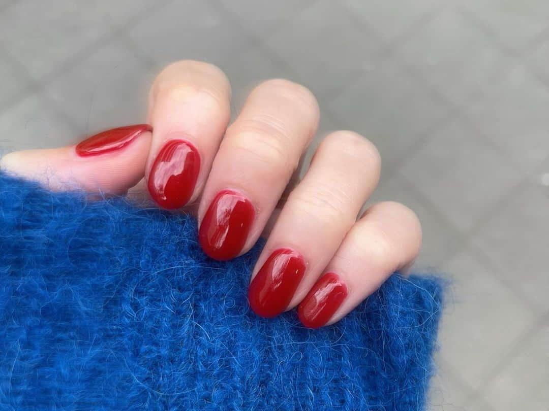 小此木まりさんのインスタグラム写真 - (小此木まりInstagram)「🧣  さむい季節の 赤nail すごくすき  @ameri__nail   #nail #ネイル #amerinail  #アメリネイル #下北沢 #uki さん #ありがとうございました ！ #レッドネイル  #赤 は #ワンカラー が #かわいい  #ニット 🧶 #❤️」10月31日 20時04分 - mariokonogi