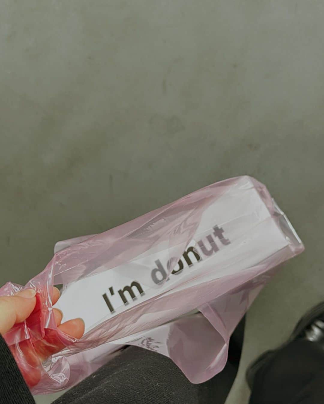 さんのインスタグラム写真 - (Instagram)「・ 空いていたのですぐ買えたラッキー✌🏻  @i.m.donut 🍩🍩🍩  #imdonut #tokyocafe #donut #tokyosouvenir ドーナツ #中目黒 #手土産 #手土産スイーツ」10月31日 20時04分 - natsukoakahani