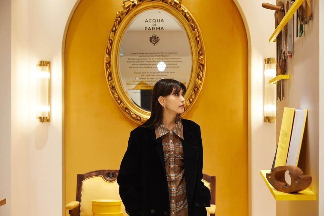 菅沼ゆり（ゆりっぱ）のインスタグラム：「ACQUA DI PARMA popup shop open🕯️  エネルギッシュな黄色が目を惹く空間で フレグランスはもちろん、キャンドル、ハンドクリームも繊細な香りで美しかった  ACQUA DI PARMAのプロダクトは 伝統を受け継ぎ職人の手によってつくられているんだって。歴史的なものと現代的なアートが融合したpopup shopは📍渋谷PARCO 2F にて:)  ホリデーコレクションは11/1- 数量限定発売🇮🇹  #AcquadiParma #アクアディパルマ #渋谷PARCO #pr」