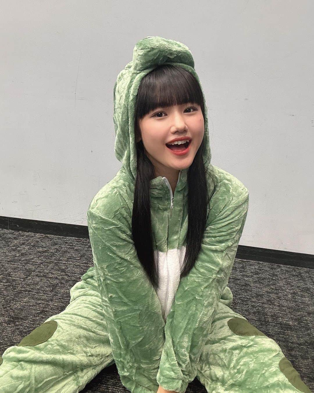 横山玲奈さんのインスタグラム写真 - (横山玲奈Instagram)「HappyHalloween🎃🦖 . . #morningmusume23 #横山玲奈 #ハロウィン #着ぐるみ #恐竜 #お菓子くれるならポテチでお願いします」10月31日 20時07分 - reina_yokoyama.official