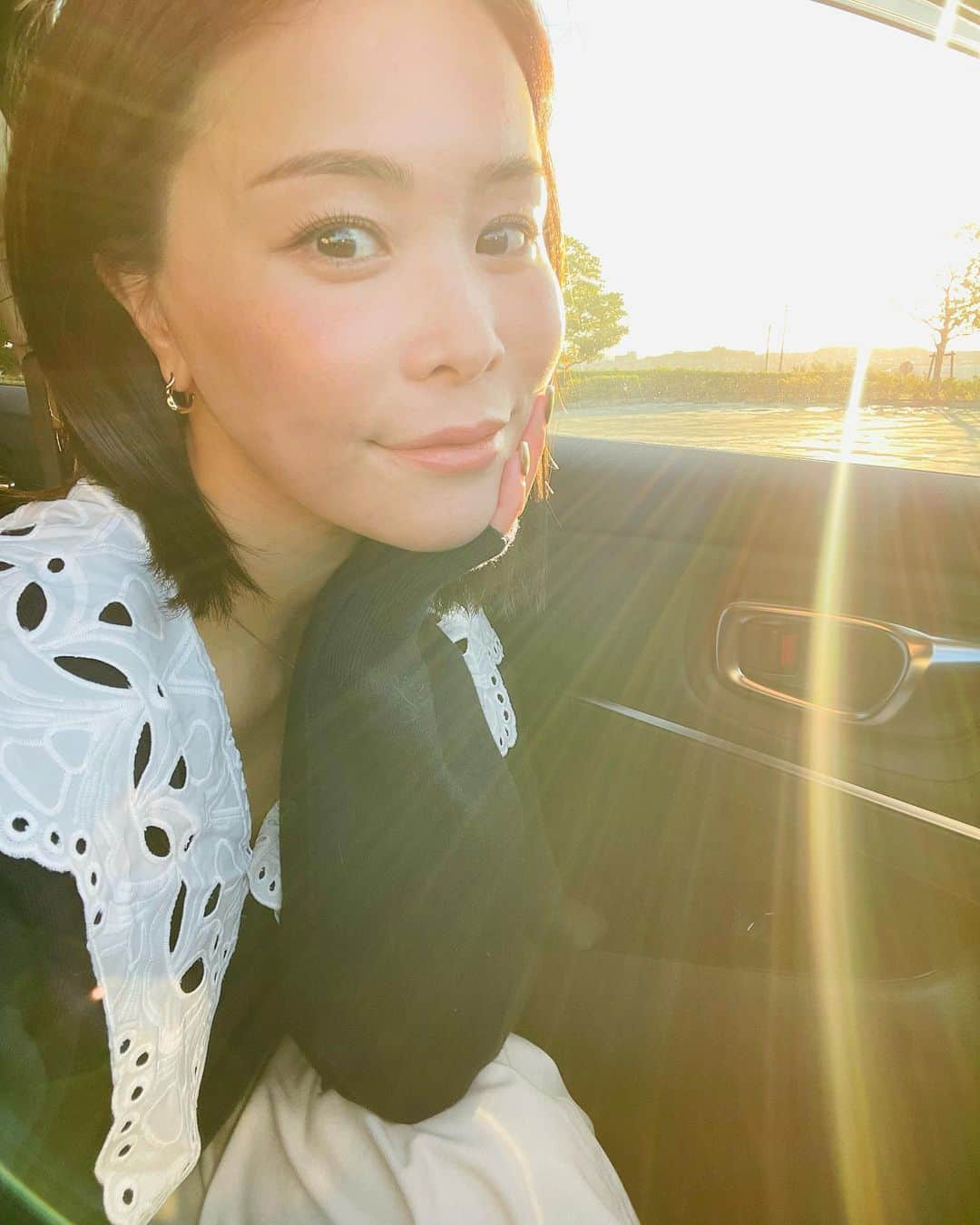 JUNさんのインスタグラム写真 - (JUNInstagram)「年々お顔の悩みは増えるけど この前友達と並んで写真撮った時の自分の顔に衝撃😵‍💫 って事で！ @a_clinic_nagoya  @aclinic_sumita 住田先生に Aスレッドをお願いしてきました🪡✨ フェイスラインと口元のもたつき ほうれい線が最近すごく気になってたんだけど 施術後すぐ鏡を見て フェイスラインがシュッとしててビックリ😳！ フェイスライン引き上がった事で 悩みだった口元のもたつきもなくなって、ほうれい線も薄くなって嬉しい❤︎ 先生もスタッフさんもみんな丁寧で優しいし 院内は清潔感あって綺麗ですごく居心地良かった🫧  ツンとした鼻に憧れがあるから コリアンノーズも気になっている🫣  #aスレッド #糸リフト #aclinic #aclinic銀座 #aclinic横浜 #aclinic新宿 #aclinic名古屋 #aclinic大阪 #aclinic福岡 #aclinic池袋  #aclinic仙台 #aクリニック #エークリニック#小顔 #リフトアップ #スレッドリフト #小顔整形 #たるみ改善 #美容外科 #美容皮膚科 #美容クリニック #住田篤紀」10月31日 20時09分 - aiko_pilates.88