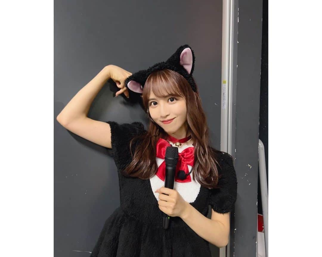 佐藤楓さんのインスタグラム写真 - (佐藤楓Instagram)「.  Happy Halloween🎃🧡  ライブのときに黒猫ちゃんになりました🐈‍⬛ にゃー🐾 　  #乃木坂46 #kaedegram」10月31日 20時18分 - kaede_sato.official