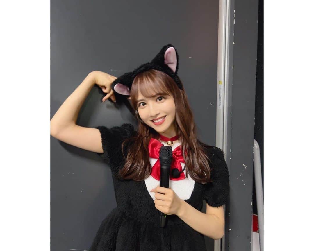 のインスタグラム：「.  Happy Halloween🎃🧡  ライブのときに黒猫ちゃんになりました🐈‍⬛ にゃー🐾 　  #乃木坂46 #kaedegram」