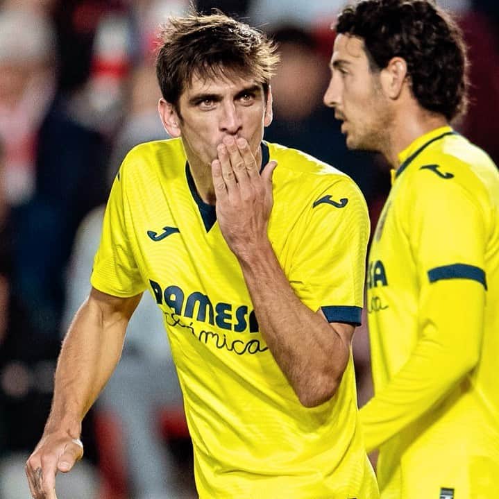 ジェラール・モレノのインスタグラム：「Importante victoria la que conseguimos ayer! Vamos a por más👊🏻💛」