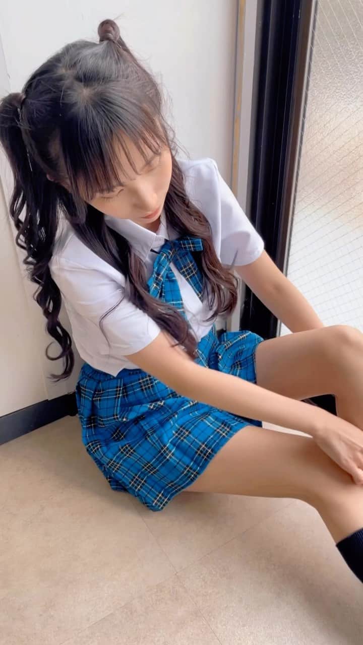 街山みほのインスタグラム：「ハッピーハロウィン！！ ⁡ イベントまで仮装はしないので、、 制服姿の街山を見納めください😝😝 ⁡ 見てくれなきゃイタズラしちゃうぞっ？ ⁡ ⁡ ⁡ ＼＼ハロウィンイベント🎃／／ ⁡ 今回のイベントでみんなに会えるのが 最後になるから..🥲🥲 ⁡ 気合いを入れて準備してるよ👻🩷 会いに来てね？ ⁡ 日時：2023年11月5日(日) 14:00〜16:30 予定 場所：名古屋 ⁡ 👿気になるイベントの内容は⁉️ ⁡ ①仮装しナイト ②仮装大賞でまちみーの私物GET！？ ③謎解きしナイト 悪戯しちゃうぞ？ ④まちみーコンサート ⑤ツーショットタイム ⁡ 飲み物や軽食もご用意してお待ちしております！♡ ⁡ 最後のイベントになります🙇‍♀️ お早めにどうぞ！👻💕 ⁡ ハイライトorストーリーズから チケット購入サイトに飛べるよ！✨ ⁡ ⁡ ⁡ ＼＼お知らせ／／ ⁡ 現在、街山みほ -グラビア人生 最終章-  の写真集である『Phantom』が発売中ですが.. ⁡ 4年間続けてきた、私のグラビア魂を🔥 ⁡ 皆さんの胸に焼き付けてほしい、残しておきたい‼️ ⁡ と、思いまして💡 ⁡ 今までのグラビア写真、オフショットや未公開ショットなどを..📷💖 ⁡ 今後は❗️ "Instagramのサブスクリプション限定" で 公開していきます☺️✨ ⁡ この機会に、街山みほの -グラビア人生- を しっかりと目に焼き付けてください❤️‍🔥❤️‍🔥 ⁡ ⁡ ✨サブスクリプションの特典✨ ・登録者バッジ ・限定コンテンツ ・舞台裏 ・感謝の表明 ⁡ 月額¥800 ⁡ 今後、グラビアなどの写真はサブスクリプション限定でコンテンツ公開します🫶💕  #ハロウィン #ハロウィンコスプレ #コスプレ #仮装 #jk #jkブランド #制服 #かわいい #美女 風ですww #可愛 #可愛い女の子 #まちみー #街山みほ #japan #girl #cute #beautiful #可愛」