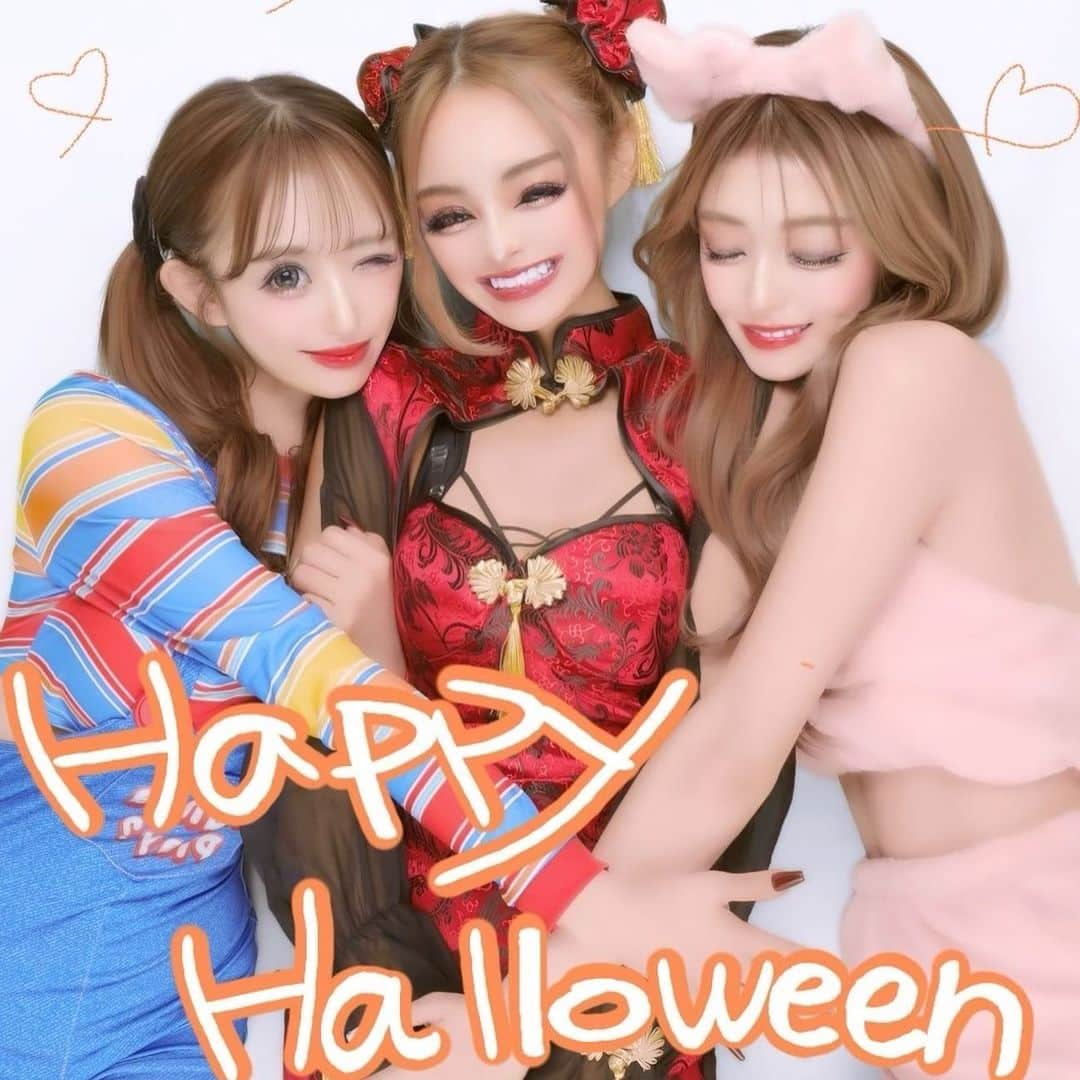 小田愛実（まぁみ）のインスタグラム：「大好きな2人と急遽ハロウィン🎃🎃 幸せだった〜🙊💓💓 3人とも @dress_tika のコスプレ🥰 #コスプレ#ハロウィン#ギャル」