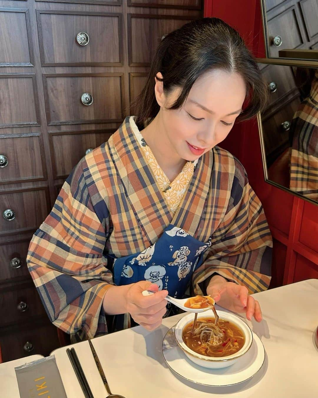 川原亜矢子さんのインスタグラム写真 - (川原亜矢子Instagram)「銀座でランチ✨ #ginza #tokyo #kimono #中華 #日常着物 #着物コーディネート #美容」10月31日 20時17分 - ayakokawahara