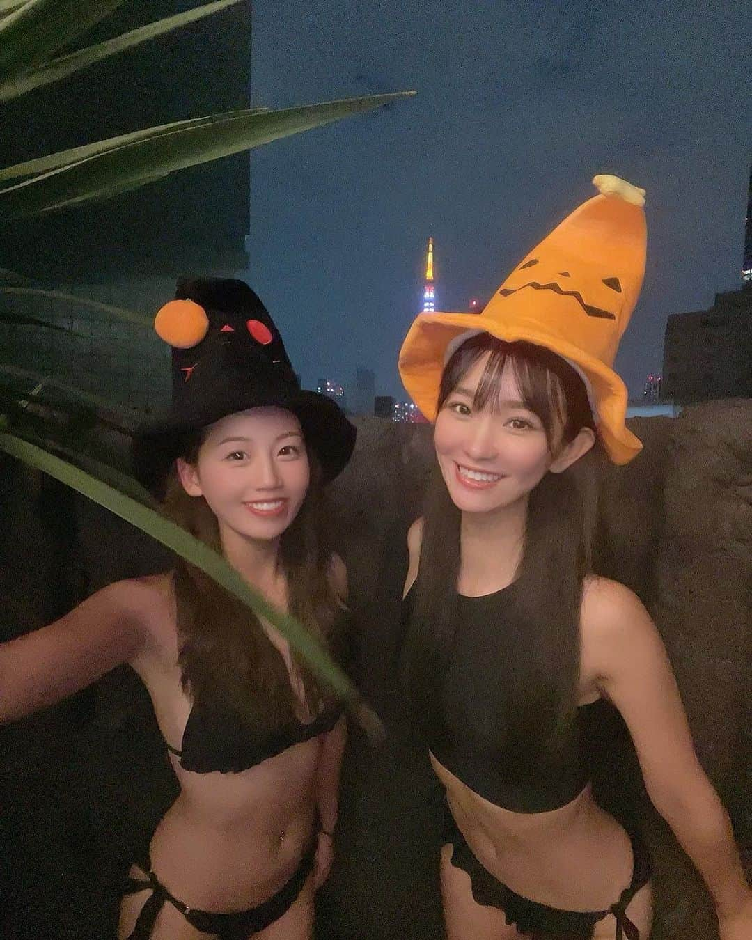 西村いちかさんのインスタグラム写真 - (西村いちかInstagram)「ハロウィンサウナ🎃  #halloween #ハロウィン #ハロウィンコスプレ #サウナハット #サウナイキタイ #サウナ女子 #サウナー #水着女子 #水着コーデ #ゴルフ女子」10月31日 20時17分 - ichika_nishimura