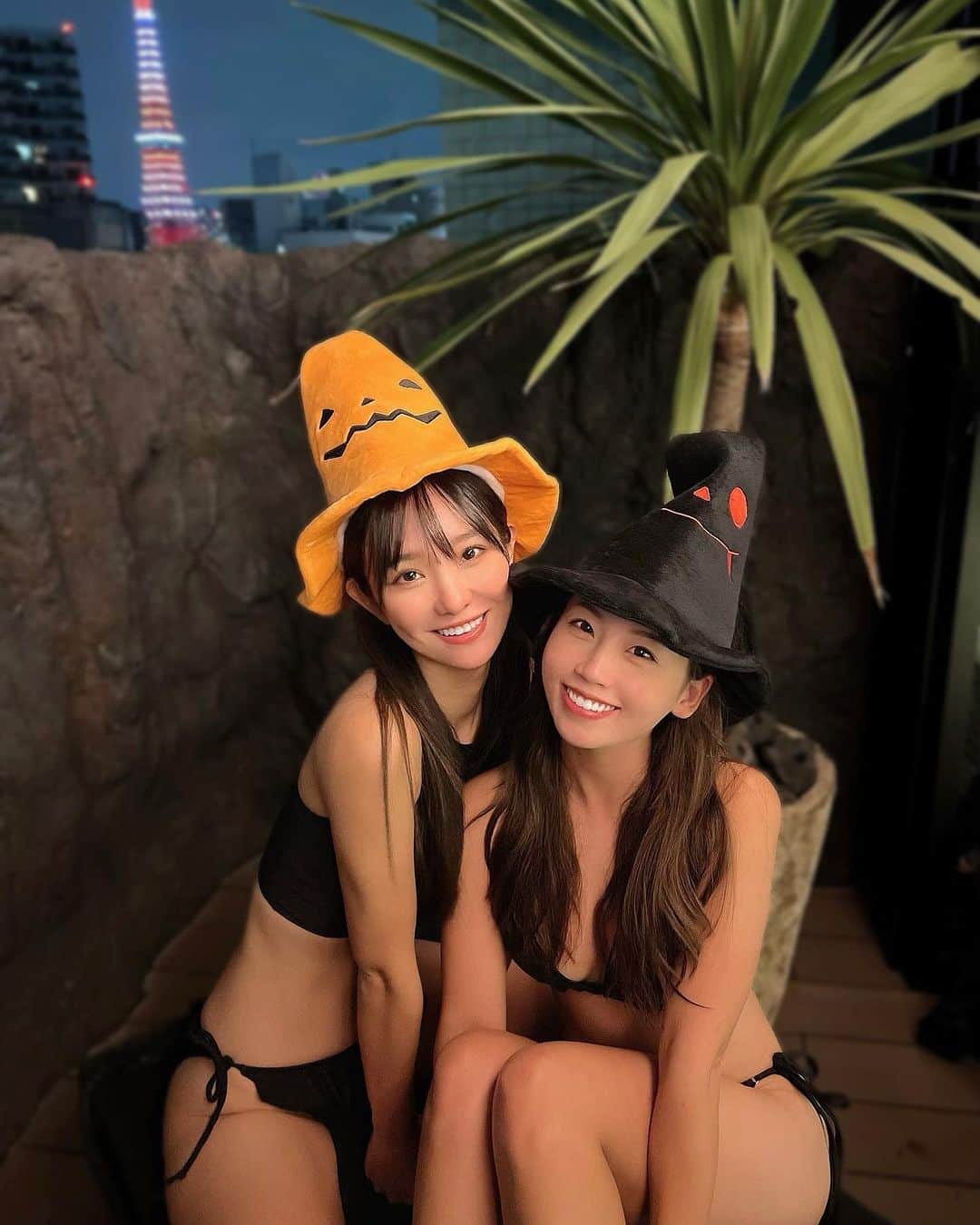 のインスタグラム：「ハロウィンサウナ🎃  #halloween #ハロウィン #ハロウィンコスプレ #サウナハット #サウナイキタイ #サウナ女子 #サウナー #水着女子 #水着コーデ #ゴルフ女子」