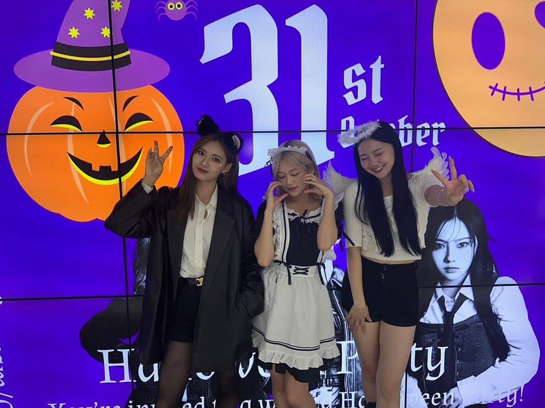 iScreamさんのインスタグラム写真 - (iScreamInstagram)「((( Happy Halloween )))  \ 2023 Halloween costume👻/  Amazing coffee来店ありがとうございました🥤🖤 沢山の方が来て下さり嬉しかったです！ 素敵なハロウィンを過ごしてね ★彡  @amazing_coffee_official  #iScream #アイサケ  #ハロウィン #アメコ」10月31日 20時20分 - iscream__official