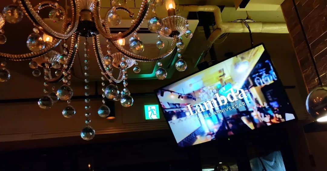 越中睦士のインスタグラム：「西麻布Lambda Λから お知らせです☺  西麻布Lambdaでは バーベキュー＆鍋 の御予約 貸し切りプラン 忘年会等 何時でもご相談 承ります！  そして11月から 年中無休に❗  *営業時間 月曜〜土曜日 19時〜翌朝5時迄 日曜のみ OPEN17時〜23時30分迄 *尚 日曜日深夜 御来店予約有れば延長可能です！  皆様の御来店 心よりお待ちしてます🌈」
