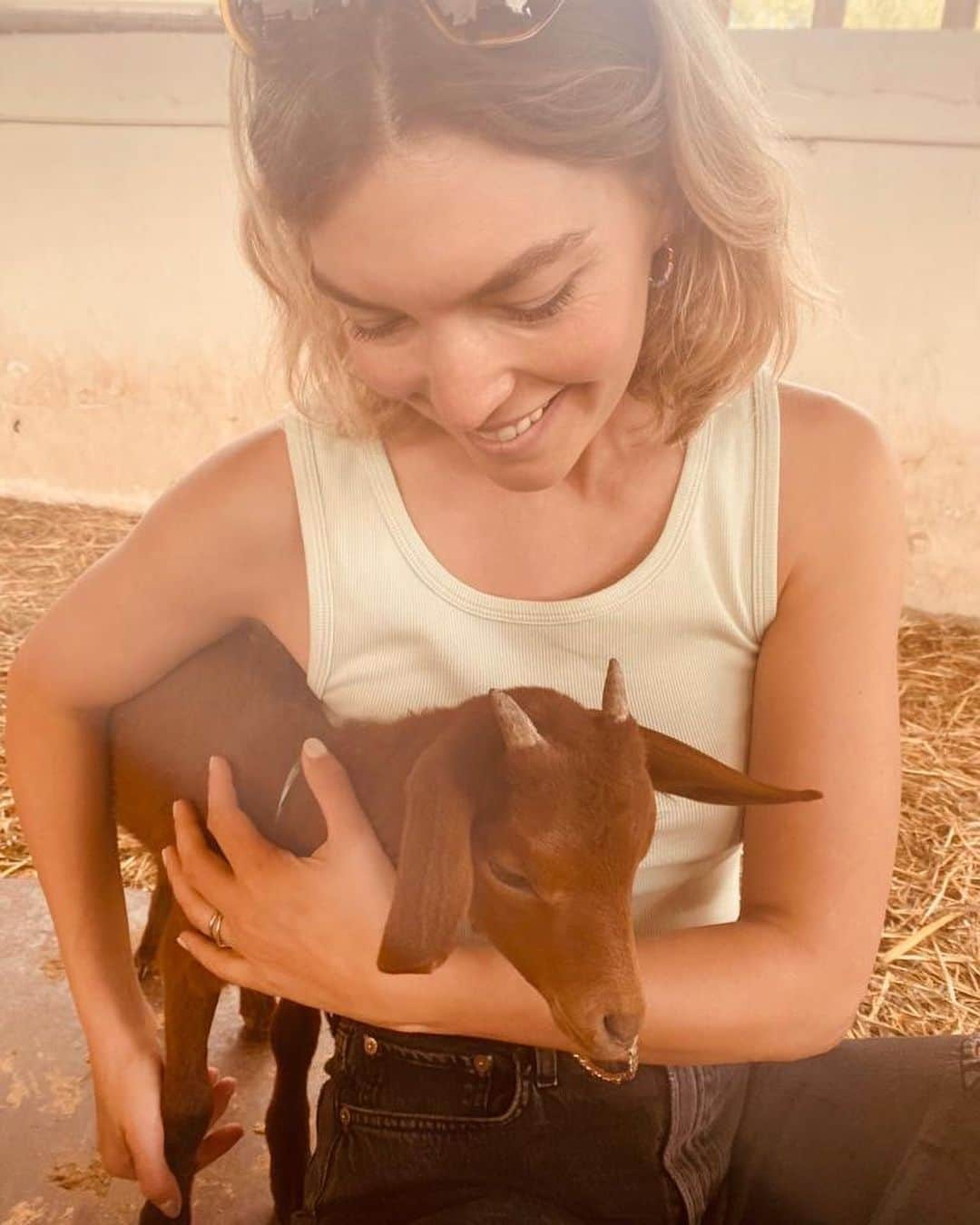 アリゾナ・ミューズさんのインスタグラム写真 - (アリゾナ・ミューズInstagram)「Family time in Ibiza where...  1: I visited my favourite sustainable haven, the beautiful @agora.ibiza at @sixsenses.ibiza  2: And spent time with @danielaagnelli who runs @agora.ibiza, and hi lovely husband @boniface_vc 🫠  3: Three different moods about being in the car together...  4: This is my Halloween look. Rejuvinating light therapy at the wonderful @rosebar.longevity @sixsenses.ibiza  5: Yes, fermentation workshops are a really fun thing to do together. Especially at @sixsenses.ibiza. Mom and son time with @nikko_muse  6: Cy buzzing around the bee hotel at @sixsenses.ibiza  7: Quick no kids around...spa relaxation time at @rosebar.longevity @sixsenses.ibiza and @boniface_vc making cold water plunging look easy   8: Cy quite literally speechless because of a mermaid  9: When in Ibiza, one must always visit @juntos.farm. Bonus when you see the lovely @finnharries  10: I became a mother again @juntos.farm」10月31日 20時23分 - arizona_muse