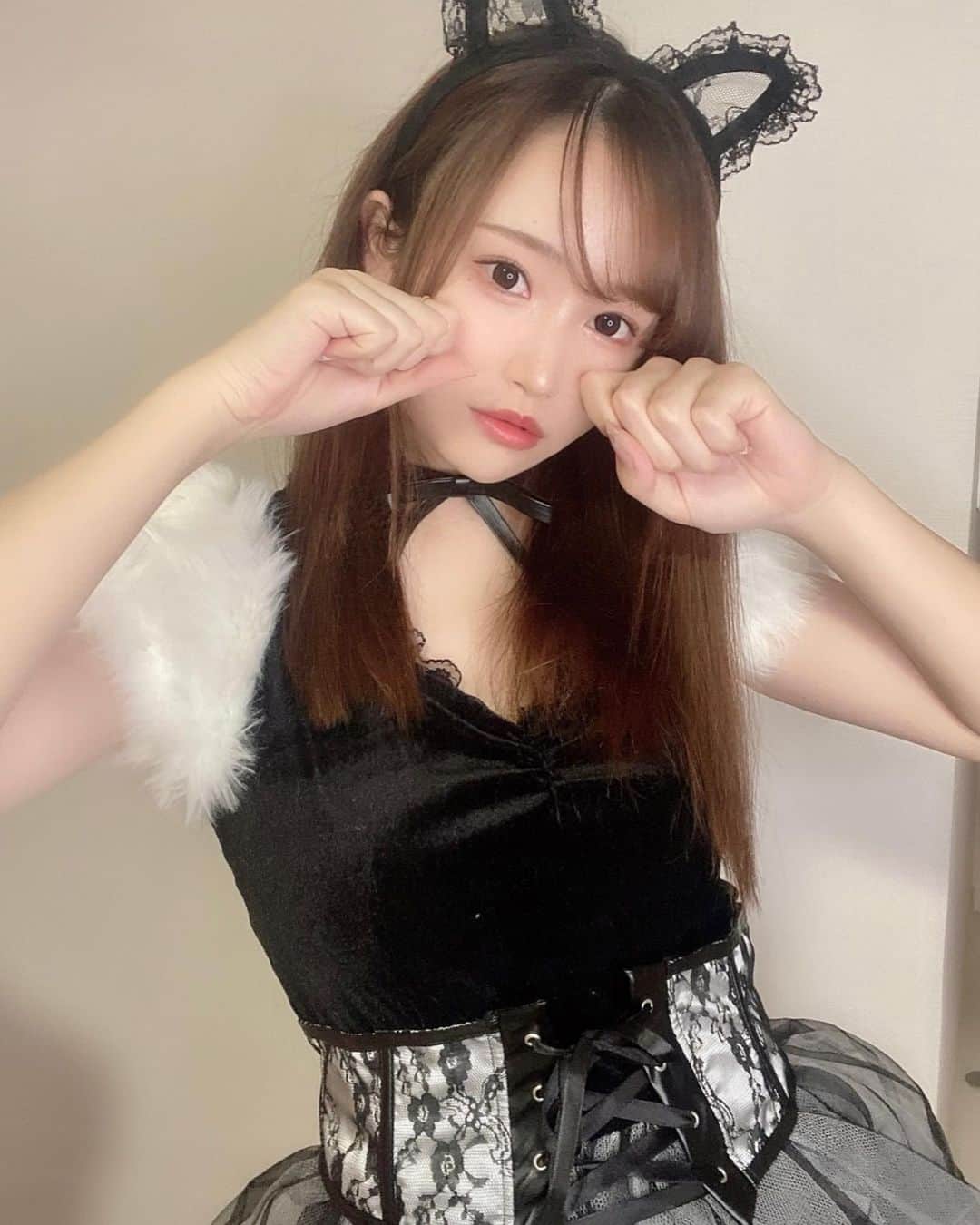 ぷーちゃんのインスタグラム：「🐶🍯  🎃HAPPY HALLOWEEN🎃  Trick or Treat👻🍬  #関西サロモ#関西サロンモデル#フリーモデル#関西インフルエンサー#ハロウィン #ハロウィンコスプレ」