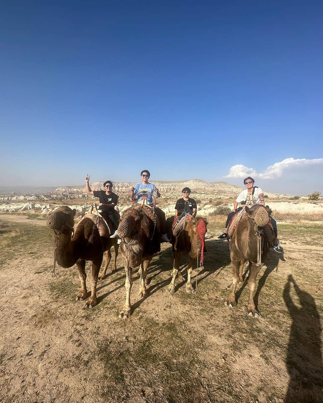 大塚稜馬さんのインスタグラム写真 - (大塚稜馬Instagram)「Memories of the first day in Cappadocia:  This city is truly beautiful in its natural splendor, and its history is incredibly fascinating. It might be the most exciting place I’ve ever visited among all the cities I’ve been to. The Waseda Boys T-shirt fits so well with this kind of scenery, it looks cool. You can get this T-shirt at @store.mantappu   I would be happy if you could wear this T-shirt and take a photo when you go sightseeing. I’ll post a photo with a hot air balloon next!  Btw, the night sky is incredibly beautiful, and the breathtaking natural landscapes are truly awe-inspiring. It's the perfect city. If I ever get married, I'd love to visit this place for our honeymoon🤭  #ootd #wasedaboys #worldtrip #cappadocia」10月31日 20時25分 - otk_rym