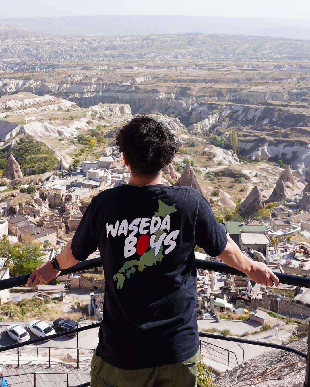 大塚稜馬さんのインスタグラム写真 - (大塚稜馬Instagram)「Memories of the first day in Cappadocia:  This city is truly beautiful in its natural splendor, and its history is incredibly fascinating. It might be the most exciting place I’ve ever visited among all the cities I’ve been to. The Waseda Boys T-shirt fits so well with this kind of scenery, it looks cool. You can get this T-shirt at @store.mantappu   I would be happy if you could wear this T-shirt and take a photo when you go sightseeing. I’ll post a photo with a hot air balloon next!  Btw, the night sky is incredibly beautiful, and the breathtaking natural landscapes are truly awe-inspiring. It's the perfect city. If I ever get married, I'd love to visit this place for our honeymoon🤭  #ootd #wasedaboys #worldtrip #cappadocia」10月31日 20時25分 - otk_rym
