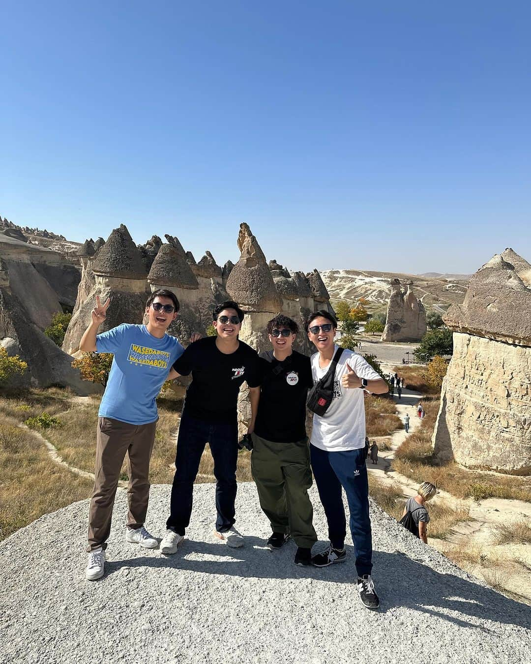 大塚稜馬さんのインスタグラム写真 - (大塚稜馬Instagram)「Memories of the first day in Cappadocia:  This city is truly beautiful in its natural splendor, and its history is incredibly fascinating. It might be the most exciting place I’ve ever visited among all the cities I’ve been to. The Waseda Boys T-shirt fits so well with this kind of scenery, it looks cool. You can get this T-shirt at @store.mantappu   I would be happy if you could wear this T-shirt and take a photo when you go sightseeing. I’ll post a photo with a hot air balloon next!  Btw, the night sky is incredibly beautiful, and the breathtaking natural landscapes are truly awe-inspiring. It's the perfect city. If I ever get married, I'd love to visit this place for our honeymoon🤭  #ootd #wasedaboys #worldtrip #cappadocia」10月31日 20時25分 - otk_rym