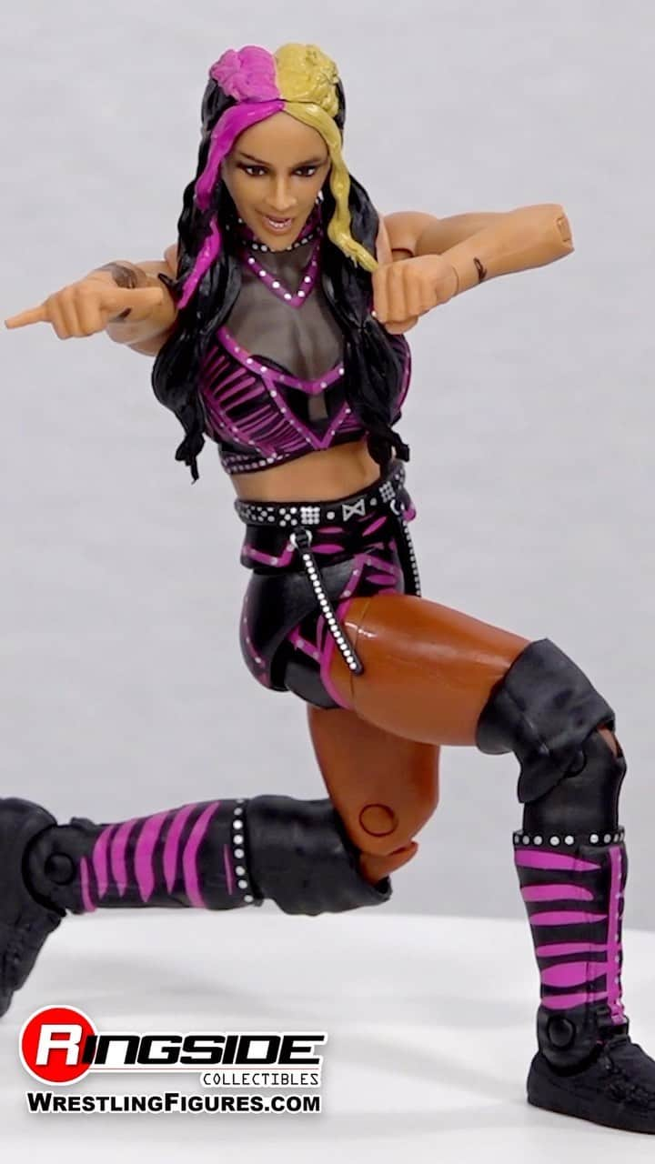 イーヴィーのインスタグラム：「#Mattel #WWE Elite 104 Dakota Kai #FigureInsider Video!  Watch and subscribe to us on #YouTube at YouTube.com/RingsideC!  Shop now at Ringsid.ec/WWEElite104  #RingsideCollectibles #WrestlingFigures #WWERaw #SmackDown #NXT #WWENXT #WWEEliteSquad #Elite104 #DakotaKai」