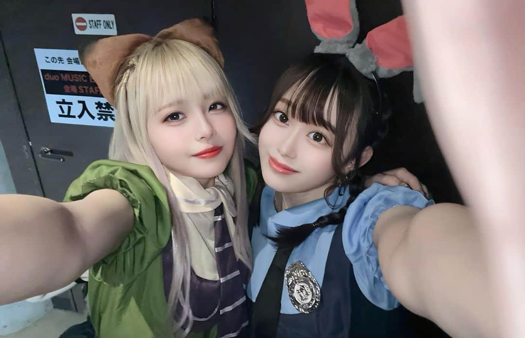 小山星奈のインスタグラム：「🦊ズートピア🐰  🦊 🐰 🦊 🐰 🦊   #ズートピア  #ハロウィン  #コスプレ  #ズートピアコーデ  #ハロウィンコスプレ  #派手髪」