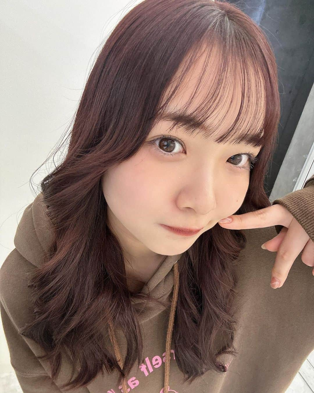 天野ききさんのインスタグラム写真 - (天野ききInstagram)「⁣ よんこまーー♡⁣ 安定のはるなさんいつもありがとうです🎀⁣ 暖色目の茶色〜！！にあってるー？？⁣ @hrn_hair_59  ⁣ #SELFIE」10月31日 20時37分 - kiki_amano