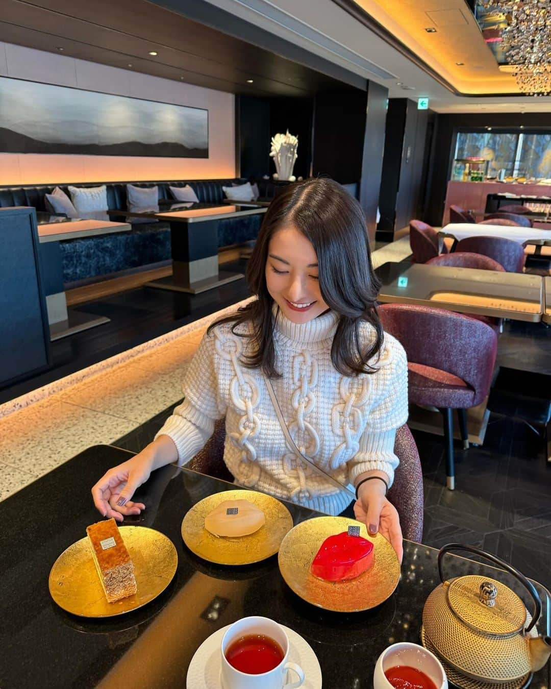 繭さんのインスタグラム写真 - (繭Instagram)「ㅤㅤㅤ ㅤㅤㅤ みんなで @fauchon_lhotel_kyoto にお泊まり💓 ケーキ美味しかった💋  咲乃ちゃんお土産ありがとう☺️ 靴下履いてみんなでクリスマスしたいです🎄(私信)  #fauchonhotelkyoto #フォションホテル京都 #followme #followmejp #followjp」10月31日 20時35分 - mayumayu1008