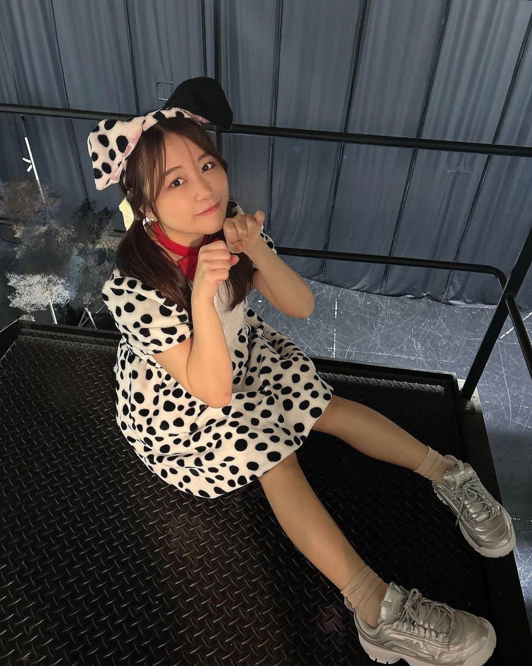 島崎友莉亜のインスタグラム：「🐶🪭😈 #ハッピーハロウィン #happyhalloween2023 #仮装 #アイドル #idol #japaneseidol #にきちゃん」