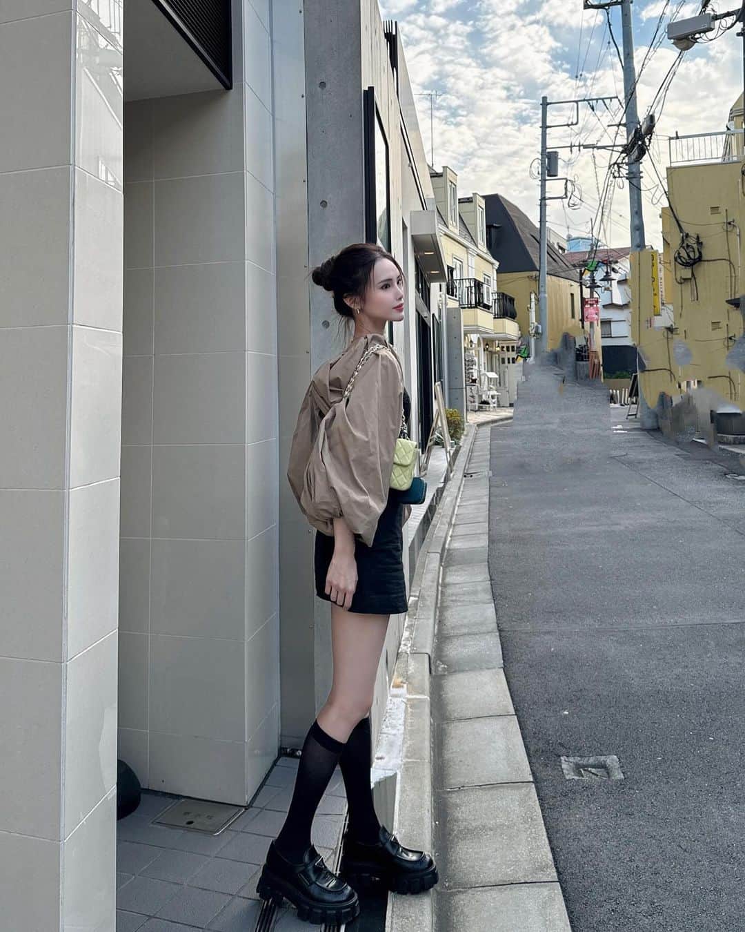 のインスタグラム：「今年はたくさん色んなジャンルの 洋服着たい🎀🤍」