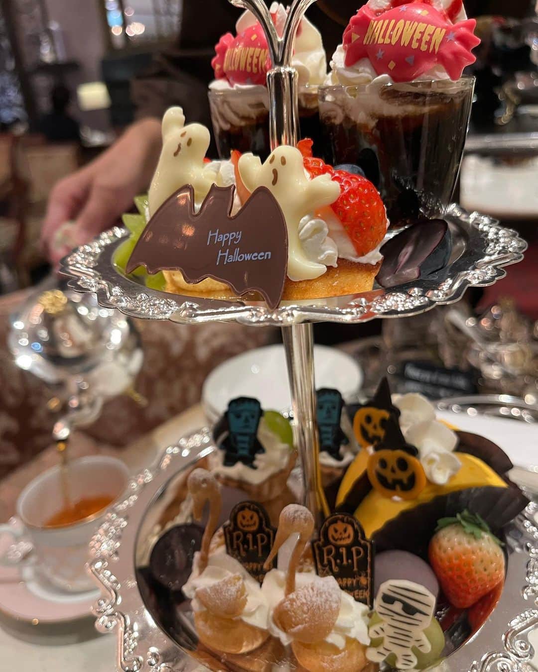 清里千聖さんのインスタグラム写真 - (清里千聖Instagram)「. Happy Halloween🎃🧁 ハロウィンヌンしました💕 #afternoontea #久しぶりの投稿 #🫖」10月31日 20時32分 - chiseikiyosato