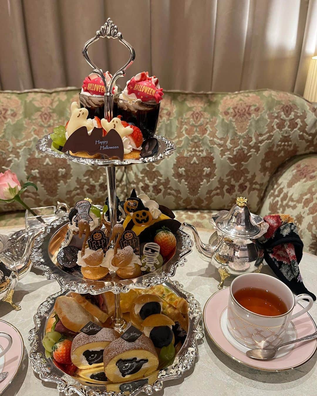 清里千聖さんのインスタグラム写真 - (清里千聖Instagram)「. Happy Halloween🎃🧁 ハロウィンヌンしました💕 #afternoontea #久しぶりの投稿 #🫖」10月31日 20時32分 - chiseikiyosato