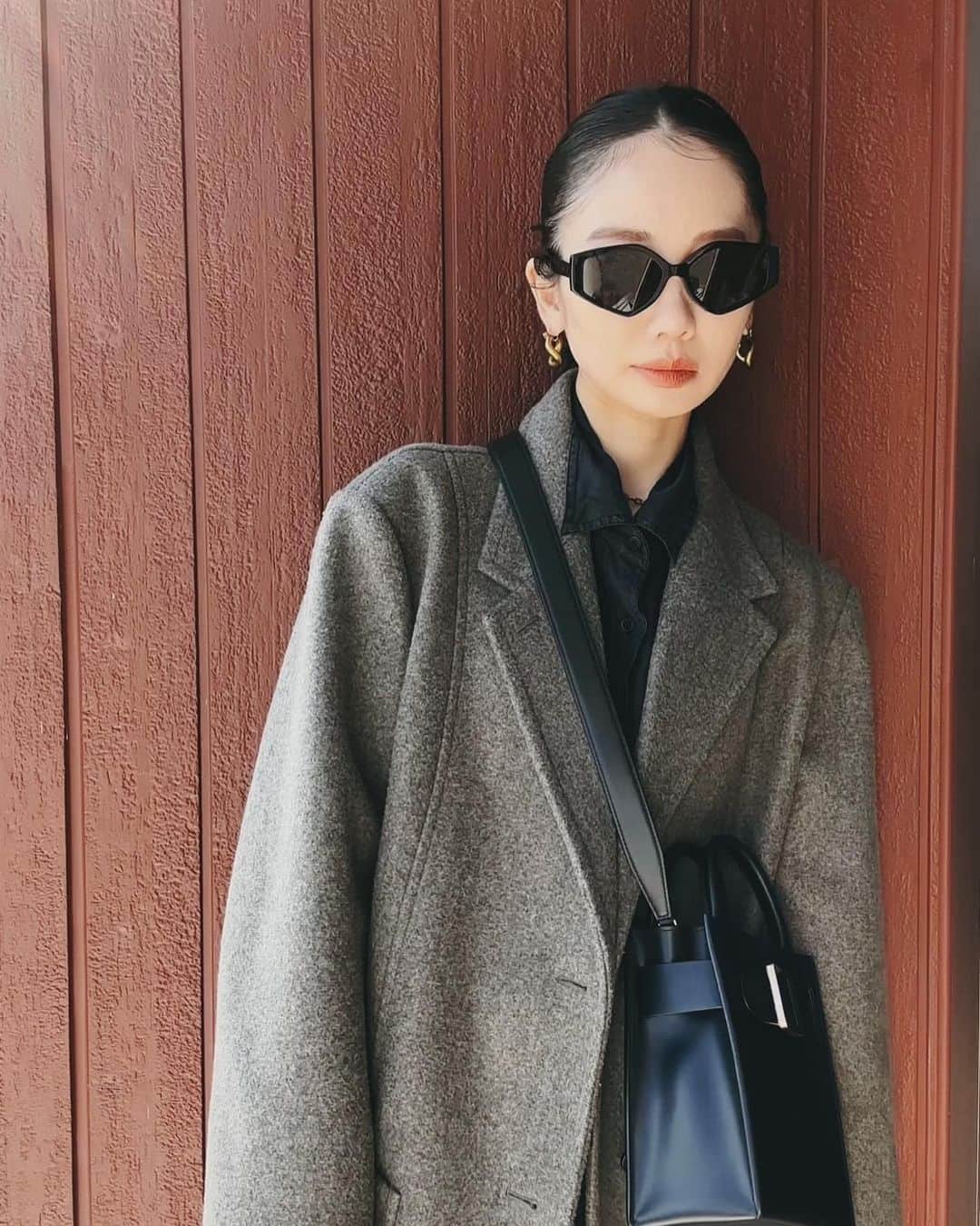 TOMOKAのインスタグラム：「🧥👜」
