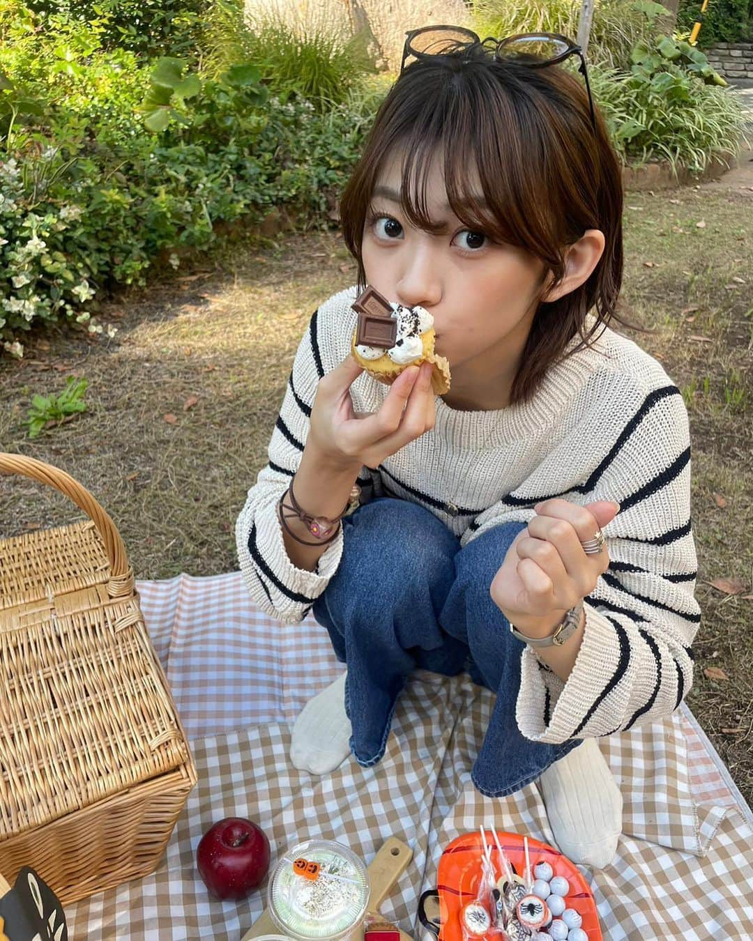 板倉可奈さんのインスタグラム写真 - (板倉可奈Instagram)「Halloween picnic 🎃🧺  今年は公園でハロピクしたよ~ 色々事件発生しまくりな1日でした笑 (それはまた後日お話しするね)  #ピクニック #ハロウィン #kanacolor」10月31日 20時34分 - kn.sii.i