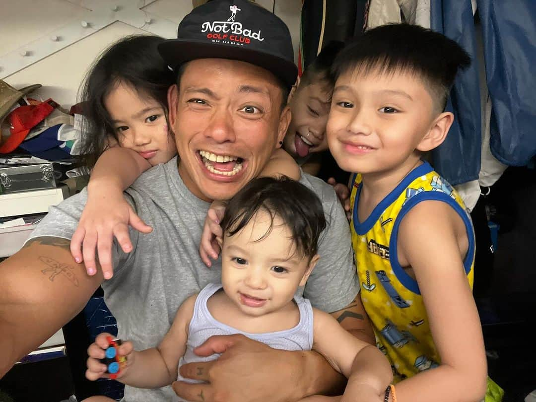 Iya Villaniaさんのインスタグラム写真 - (Iya VillaniaInstagram)「Still can't believe we made these silly humans.❤️」10月31日 20時40分 - iyavillania