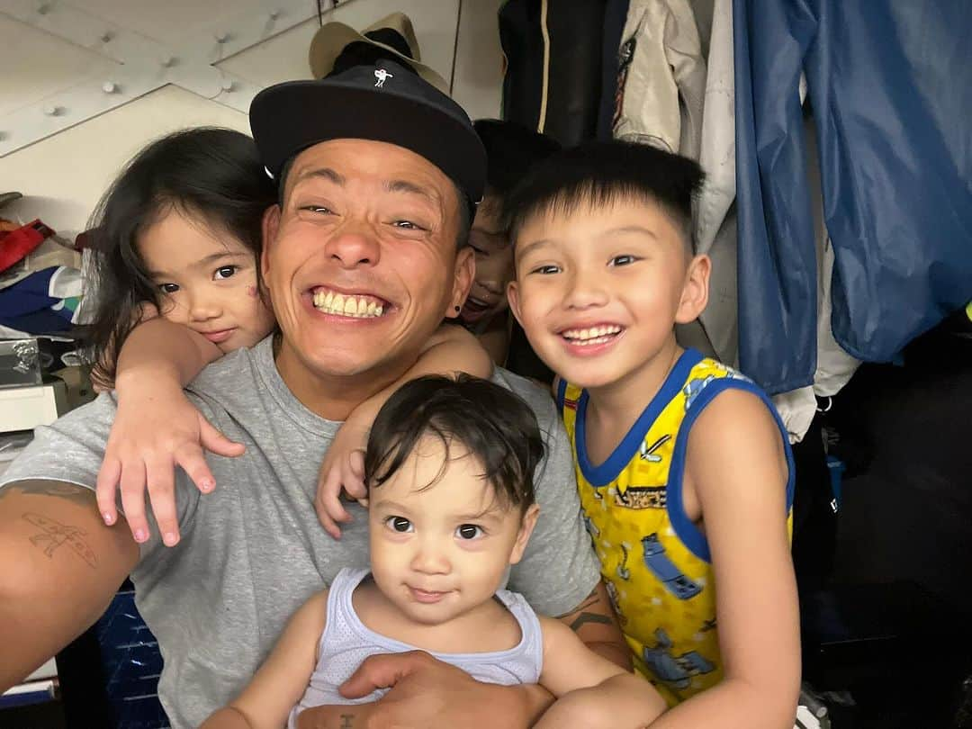 Iya Villaniaさんのインスタグラム写真 - (Iya VillaniaInstagram)「Still can't believe we made these silly humans.❤️」10月31日 20時40分 - iyavillania