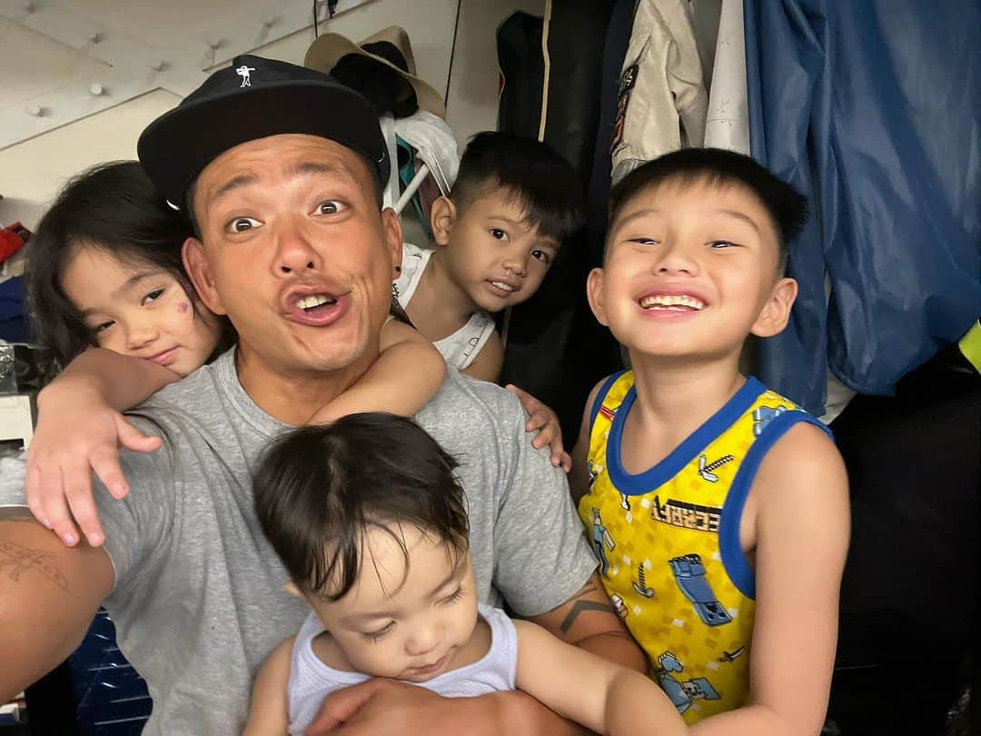 Iya Villaniaさんのインスタグラム写真 - (Iya VillaniaInstagram)「Still can't believe we made these silly humans.❤️」10月31日 20時40分 - iyavillania