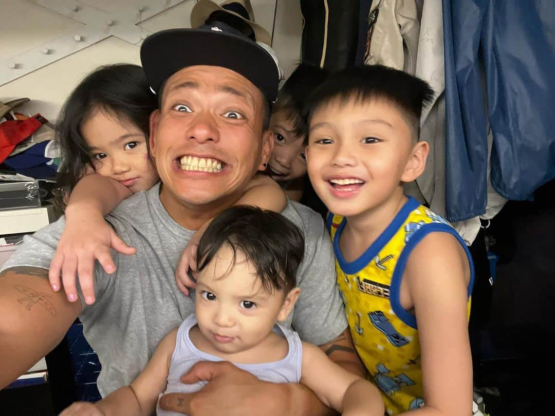 Iya Villaniaさんのインスタグラム写真 - (Iya VillaniaInstagram)「Still can't believe we made these silly humans.❤️」10月31日 20時40分 - iyavillania