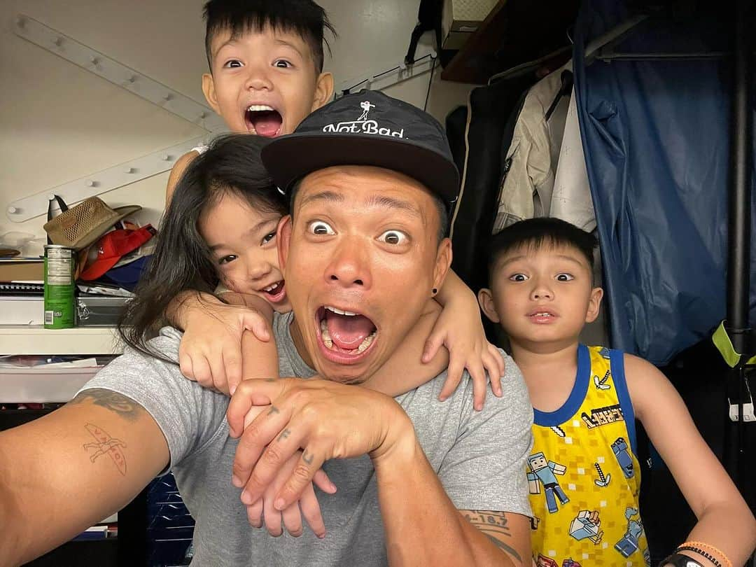 Iya Villaniaさんのインスタグラム写真 - (Iya VillaniaInstagram)「Still can't believe we made these silly humans.❤️」10月31日 20時40分 - iyavillania