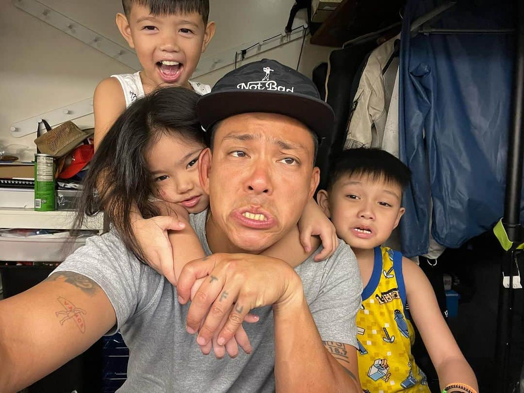 Iya Villaniaさんのインスタグラム写真 - (Iya VillaniaInstagram)「Still can't believe we made these silly humans.❤️」10月31日 20時40分 - iyavillania