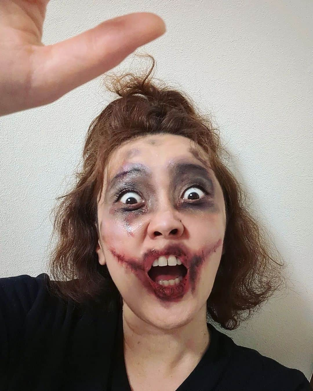 隅田美保さんのインスタグラム写真 - (隅田美保Instagram)「///  ハロウィンでやんす  #隅田美保 #ハロウィン #ハロウィンメイク #ゾンビ#ゾンビメイク #お風呂入る前に口裂けゾンビ #自前のメイク道具だけでやったよ #なかなかリアルにできた #どない？ #ゾンビ役待ってます」10月31日 11時48分 - miho_sumida1129