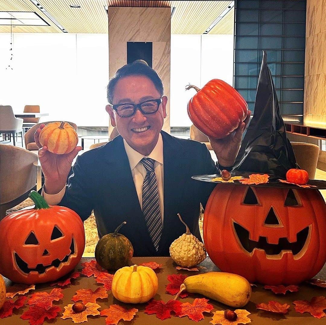 豊田章男さんのインスタグラム写真 - (豊田章男Instagram)「. Happy Halloween！  #ハロウィン2023 #halloween🎃」10月31日 11時51分 - akiotoyoda_official