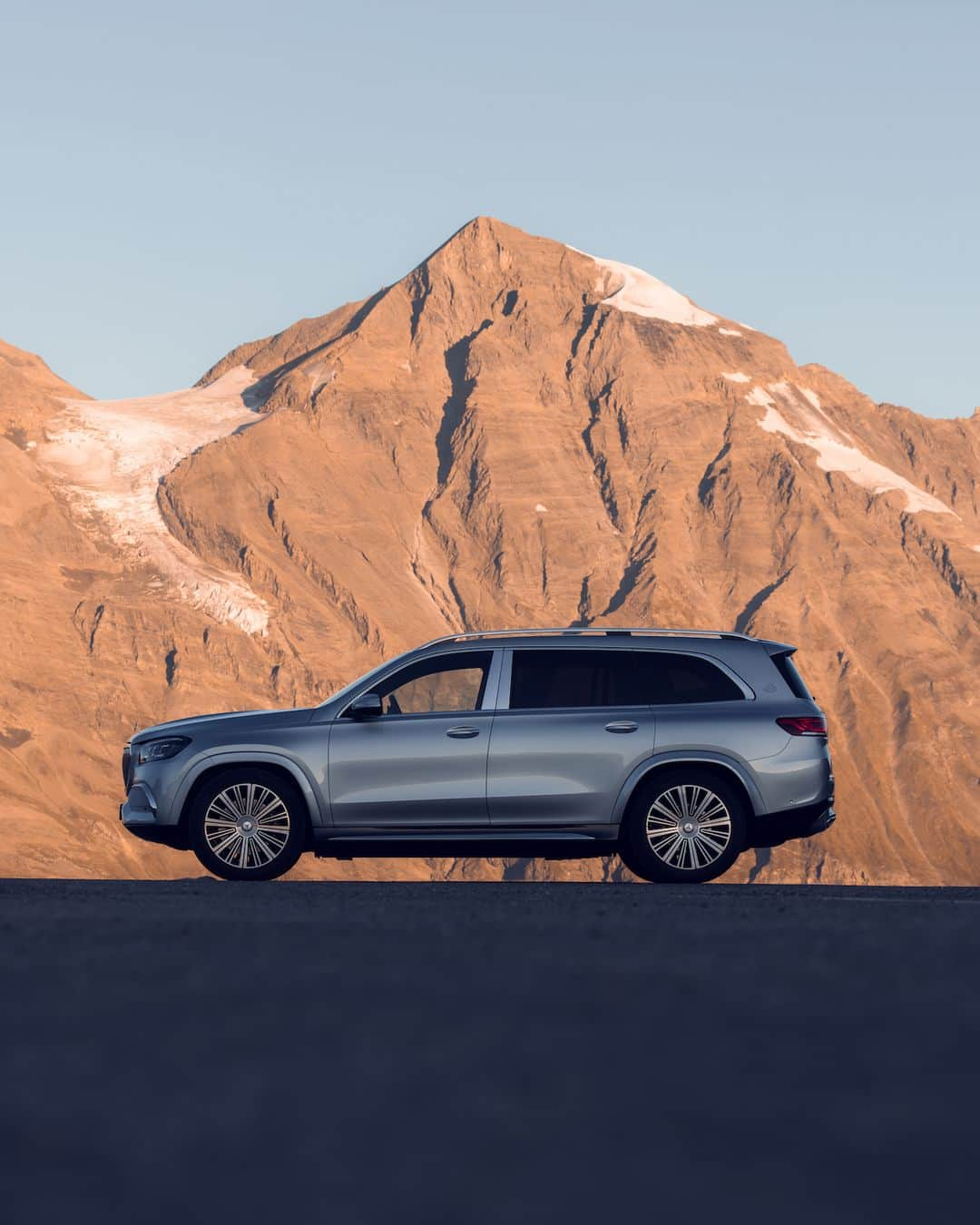 メルセデス・ベンツさんのインスタグラム写真 - (メルセデス・ベンツInstagram)「The @mercedesmaybach #GLS embodies elegance and outstanding design.   📷 @tomlockerphoto   #MercedesBenz #MercedesMaybach」10月31日 12時00分 - mercedesbenz