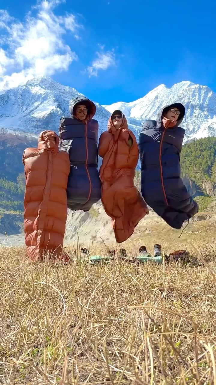 イ・シヨンのインスタグラム：「침낭으로 히말라야 등반하기 All u need is a sleeping bag #annapurnacircuit #키위랩」