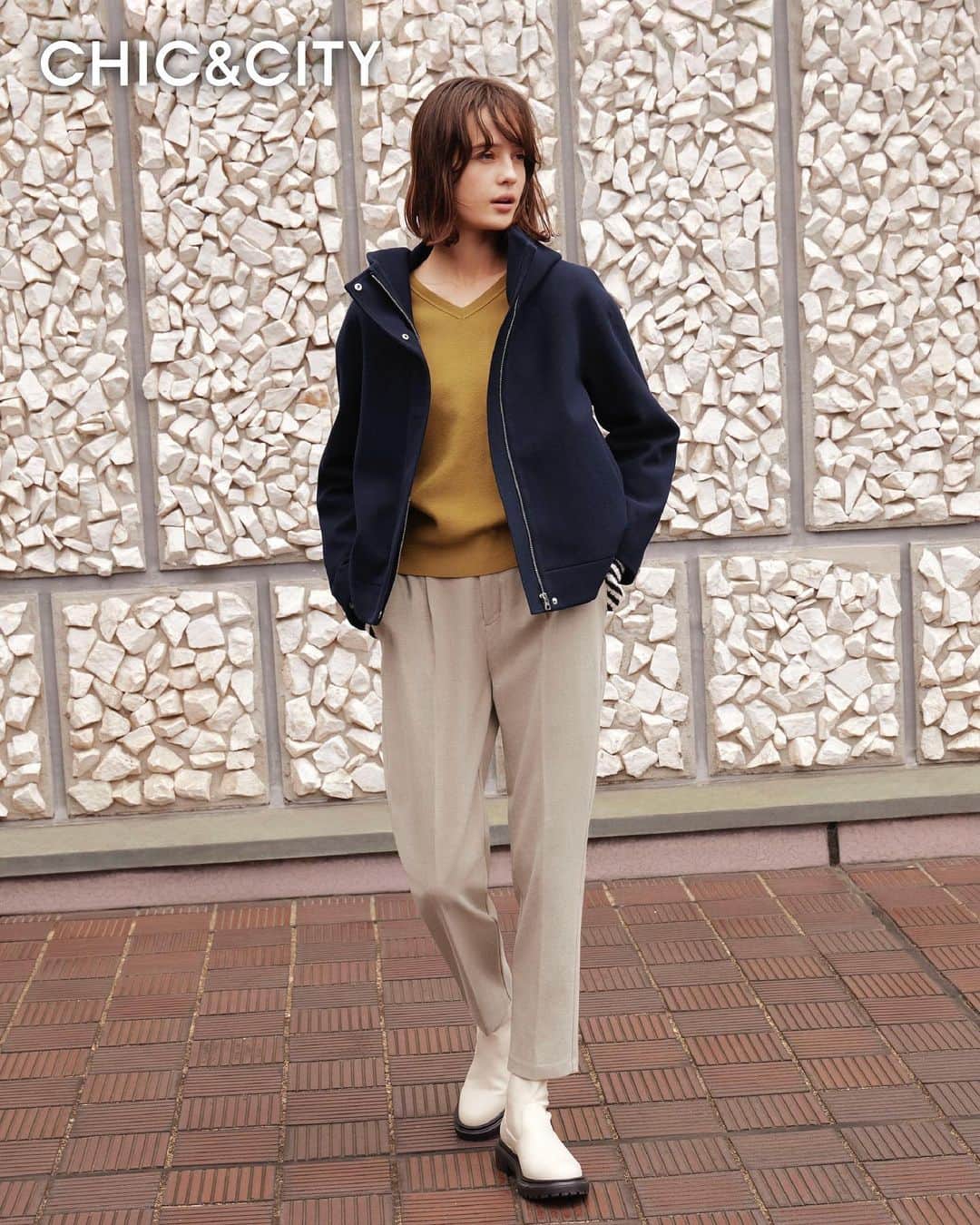 GUのインスタグラム：「. CHIC＆CITY オンもオフも叶える、きれいめスタイル　  ____________________  コージーメルトンショートフーディコート ¥4,990 品番： 347804  フェイクファージャケットZ+E ¥4,990 品番： 348253  コージーメルトンバルマカーンOSA+EC (丈長め112.5～119.5cm) ¥6,990 品番： 350379 ____________________  #メルトン #ショートコート #フーディコート #GUコーデ #GUfashion #GU #ジーユー」
