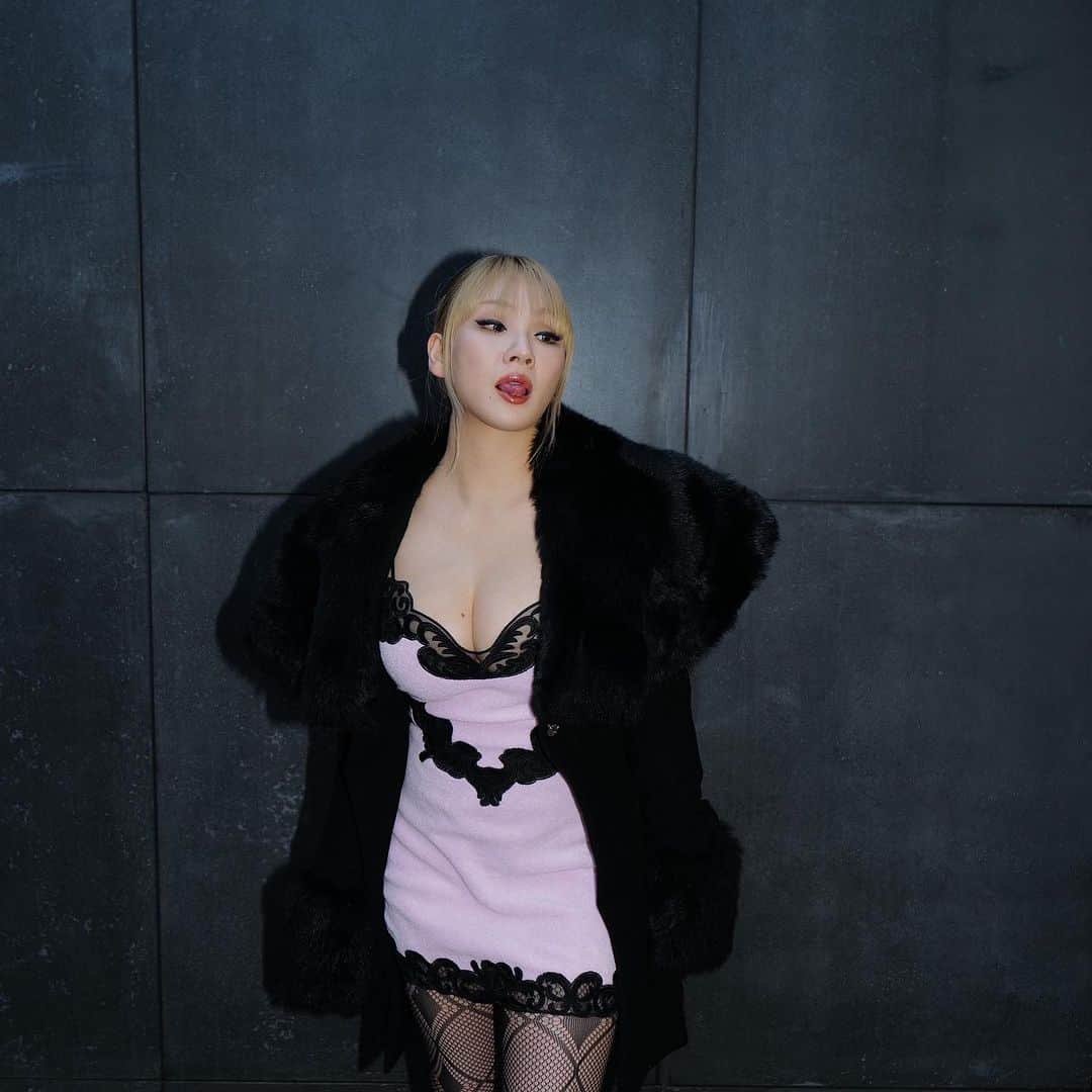 CL さんのインスタグラム写真 - (CL Instagram)「Dr.Pepper girlz 🖤🍒」10月31日 12時05分 - chaelincl
