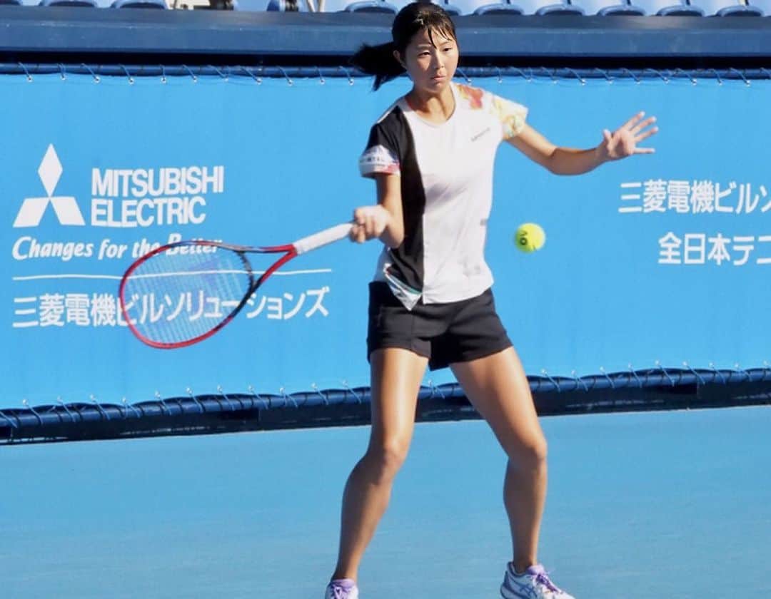 佐藤久真莉のインスタグラム：「全日本選手権は初戦敗退でした。⁣ ⁣ 初めてコロシアムで試合をして、次はもっとレベルアップした姿で戦いたいと思いました。⁣ 課題を明確にして次に繋げたいと思います。⁣ 会場やライブ配信で応援してくださった方々ありがとうございました。⁣  ⁣ ⁣ #テニス⁣ #テニス女子⁣ #テニスウェア ⁣ #プロテニスプレイヤー ⁣ #スポーツ ⁣ #スポーツウェア ⁣ #スポーツ女子 ⁣ #武内総合会計⁣ #富士薬品 ⁣ #アドミラルアスレ⁣ #吉田歯科クリニック ⁣ #ヨネックス ⁣ #professionaltennis ⁣ #tennis ⁣ #tennisgirl ⁣ #tennisplayers ⁣ #sports ⁣ #admiral」