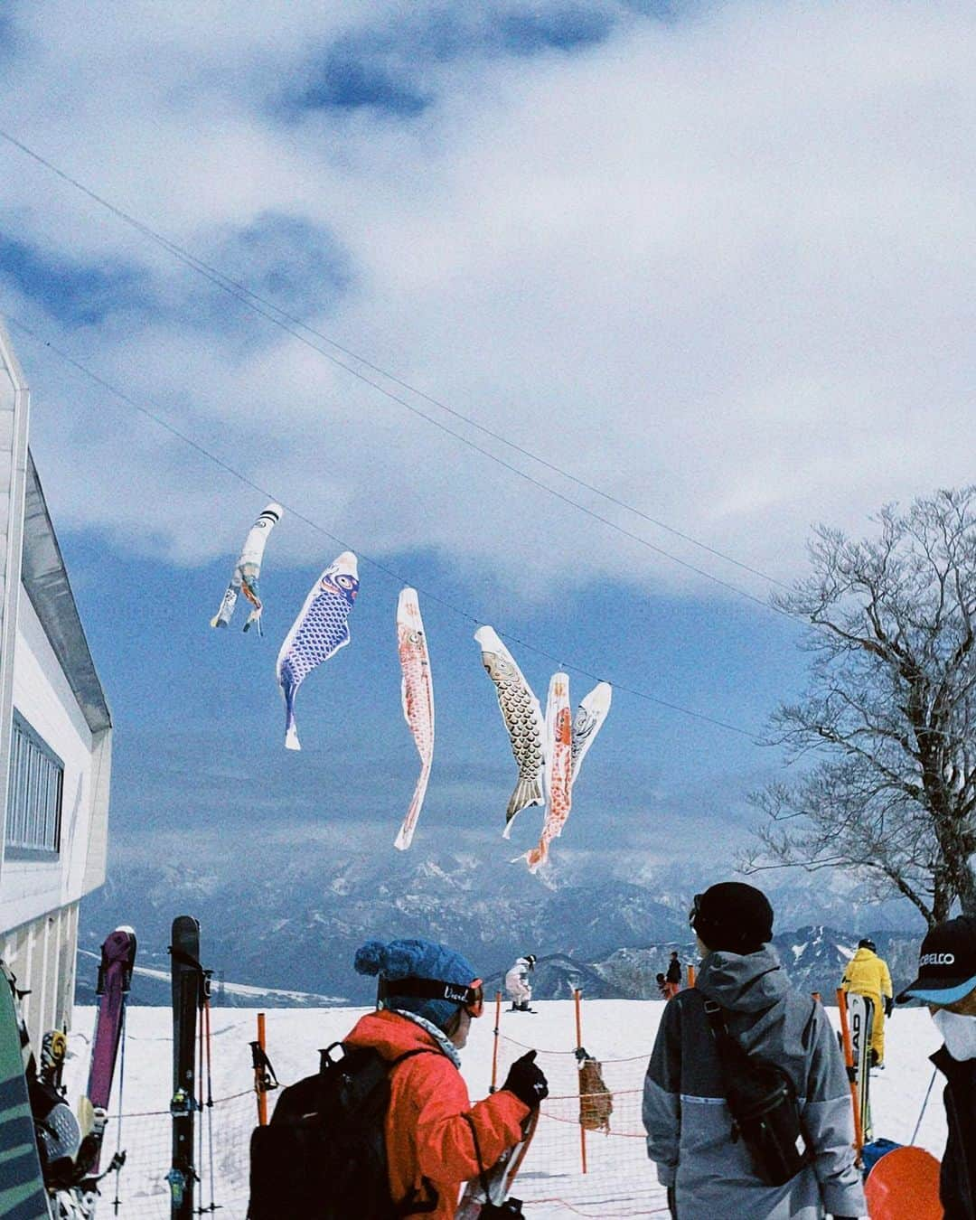 白間美瑠さんのインスタグラム写真 - (白間美瑠Instagram)「SNOW ANGEL 本日発売🫶 ガチスノーボード🏂楽しんできました！！！見て下さいね⛄️⛄️」10月31日 12時15分 - shiro36run