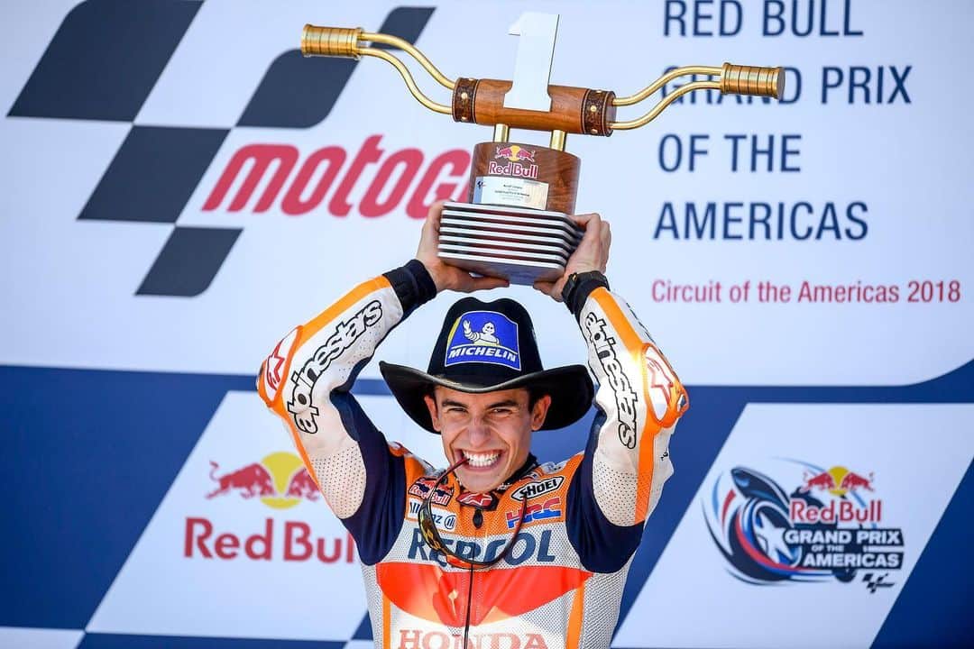 レプソル・ホンダのインスタグラム：「Win 36 🏆  A first win of 2018 and what a place to do it, the King of @cota_official converted pole position to victory with a fastest lap as well ✅  That made it six in a row 🎖️🎖️🎖️🎖️🎖️🎖️  #LookingBackOnMM93 🐜」