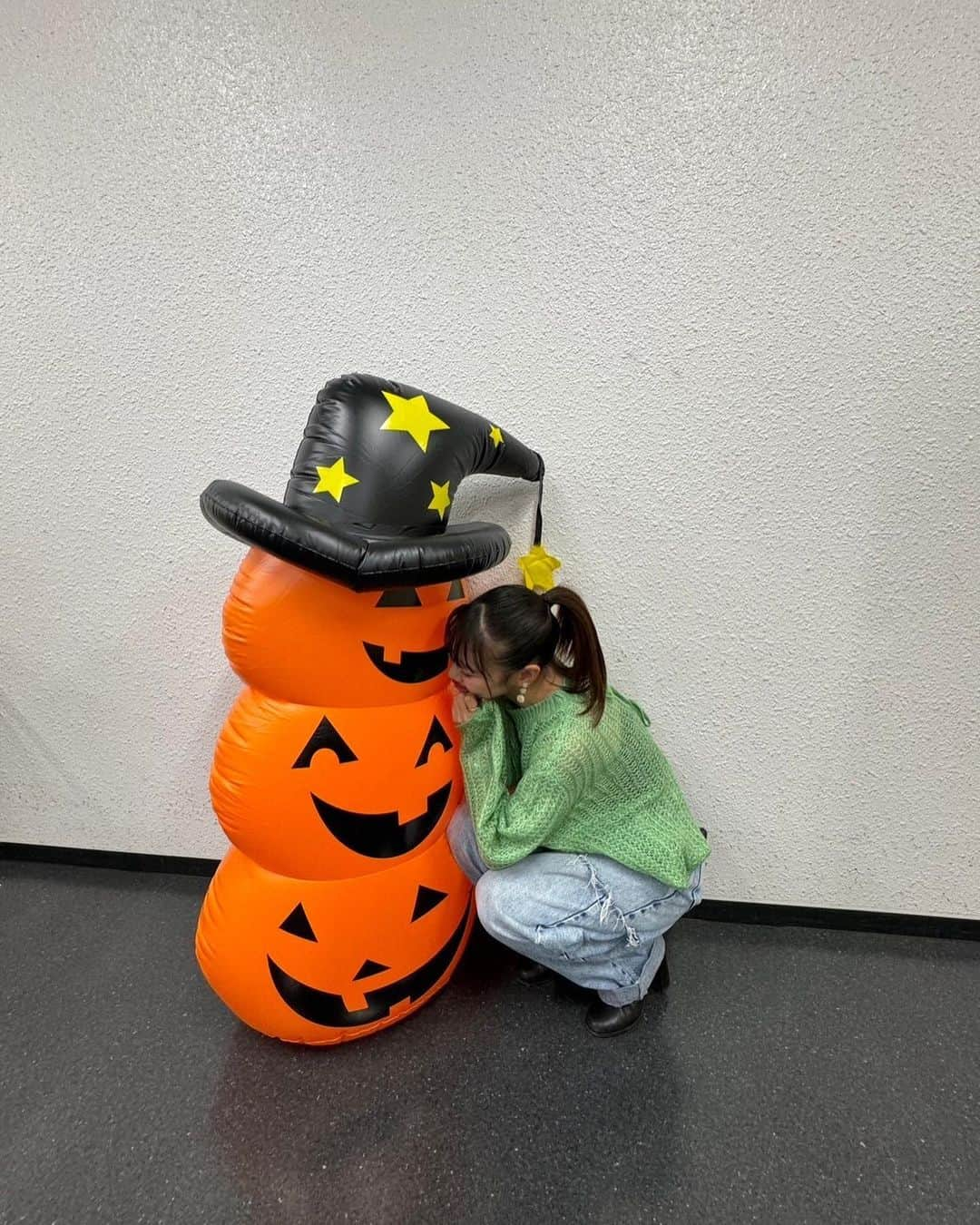 高城れにさんのインスタグラム写真 - (高城れにInstagram)「しふく💜💚🎃  らいんでhappy Halloween🎃👻💜 って打つとなんか可愛いのでてくる！！  可愛いからいっぱい送っちゃう🤭  #happyhalloween」10月31日 12時27分 - takagireni_official