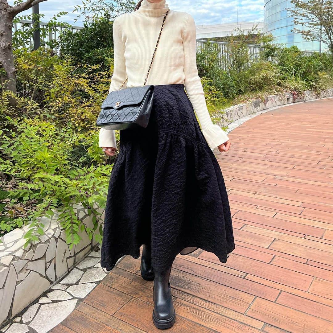 yyurielのインスタグラム：「. coordinate🍂  tops @todayful_  shoes @grl_official」