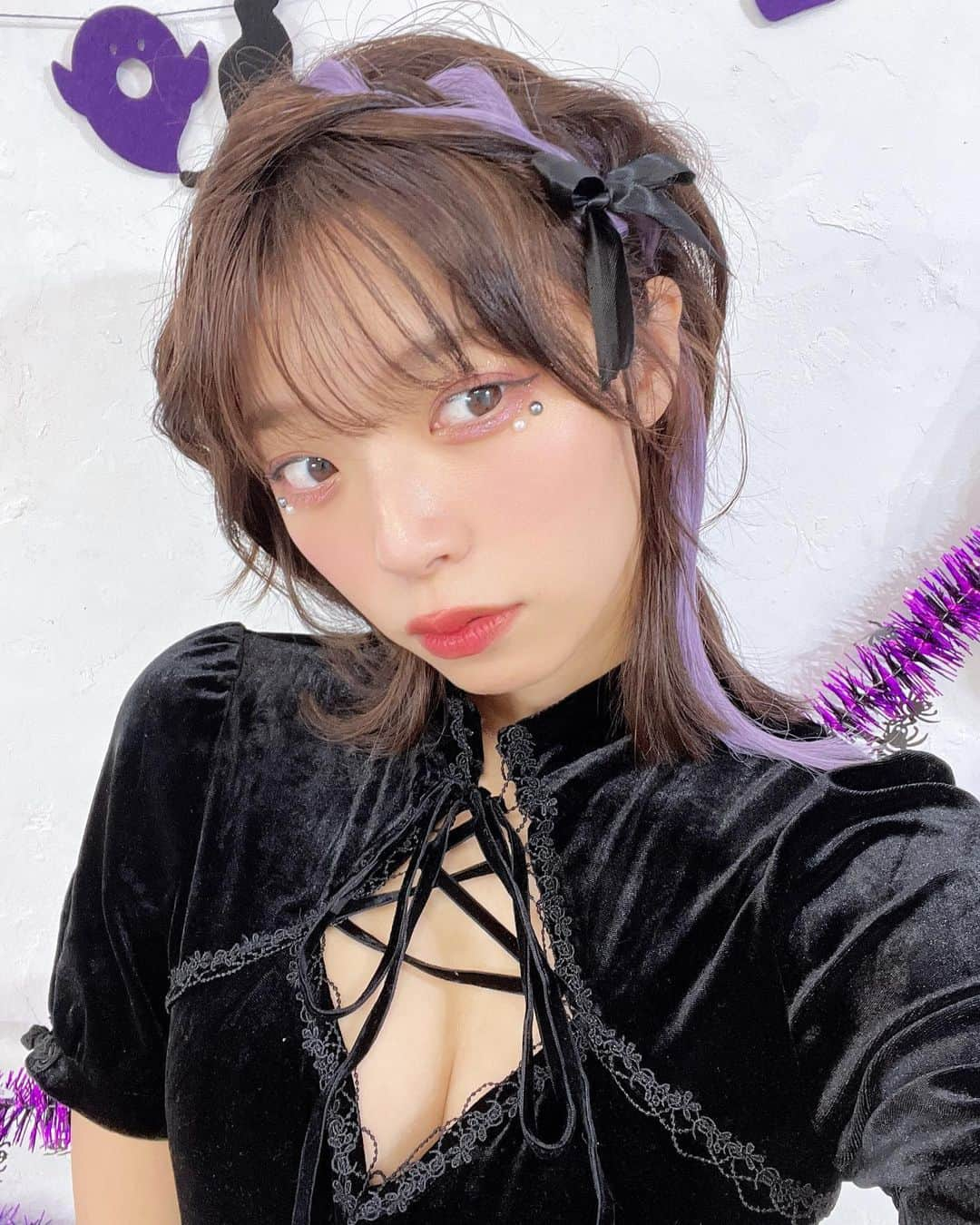 真田真帆さんのインスタグラム写真 - (真田真帆Instagram)「Happy Halloween🎃 お菓子くれなきゃいたずらしちゃうぞ🖤  #ハロウィン #halloween #チャイナ服」10月31日 12時44分 - sanadaaaaaa_maho